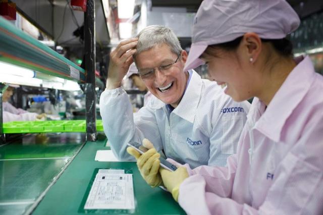 tim cook at foxconn