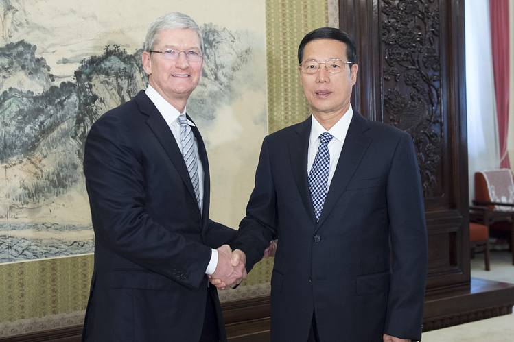TimCook และ Zhang Gaol - wsj.com