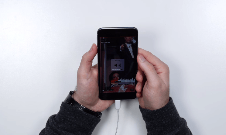 iPhone7 -Lightning-Earpods-2