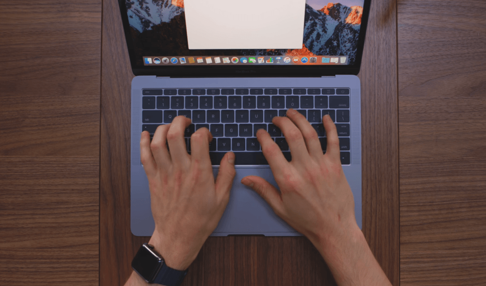 MacBookPro13UnBox-5-0