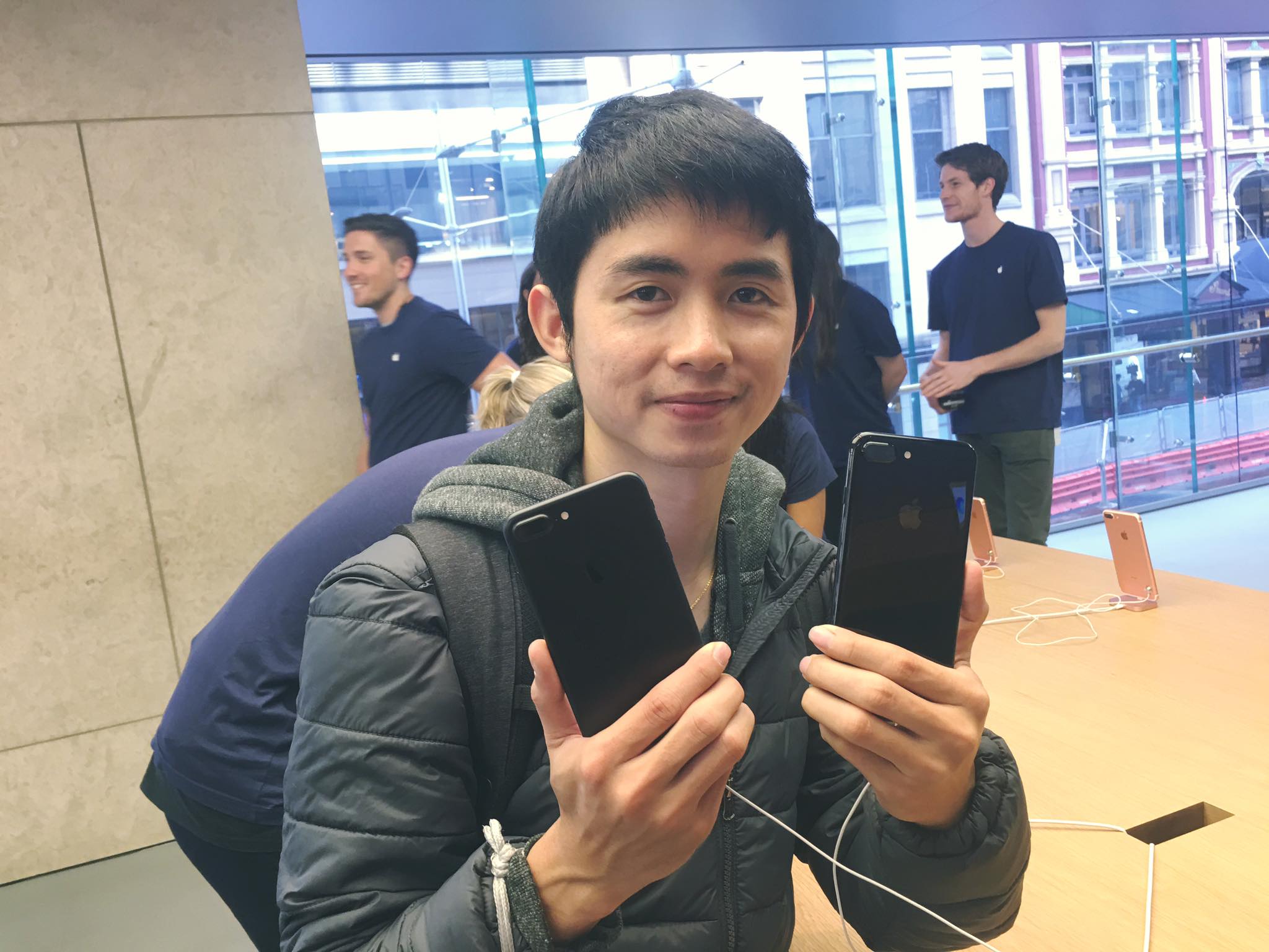 สมัยต่อคิวซื้อ iPhone 7
