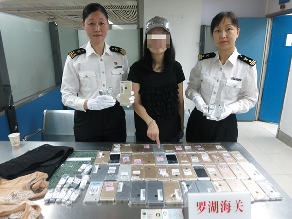 Iphone Woman Smuggle China 1 3