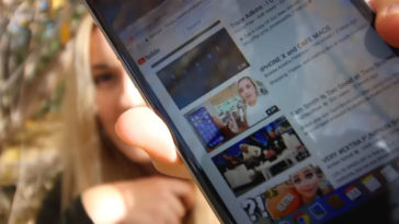 Ngineer Daughter Iphone X Hands On Leave Apple