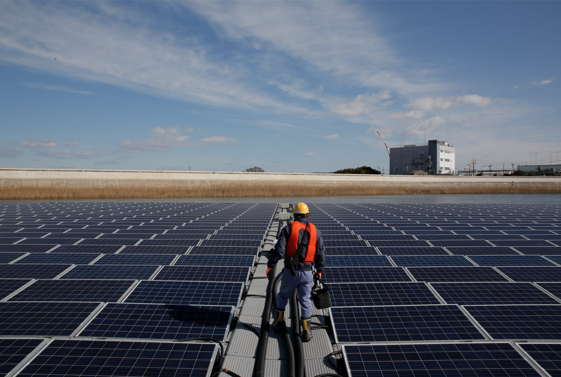 Renewable Energy Apple Solar Panel Japan 040918