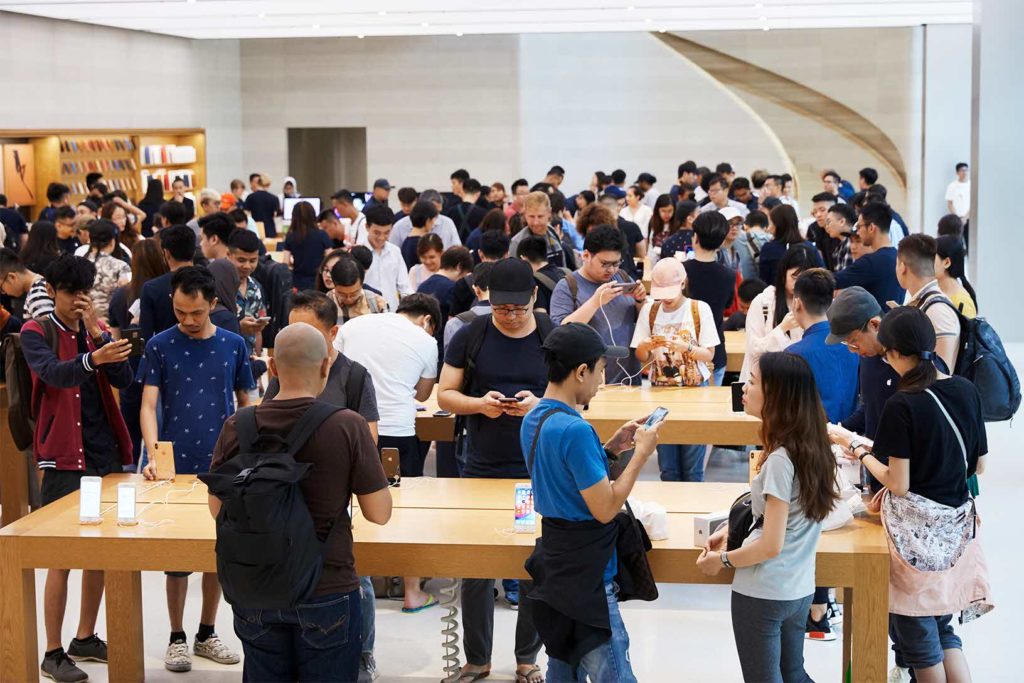 Iphone Xs Apple Watch Series 4 Availability Orchardrd Singapore Crowd 09202018
