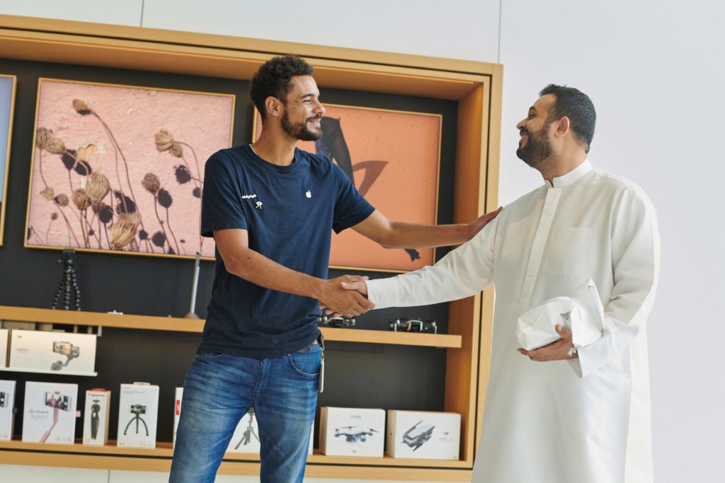 Iphone Xs Apple Watch Series 4 Dubai Mall Apple Team Member 09202018