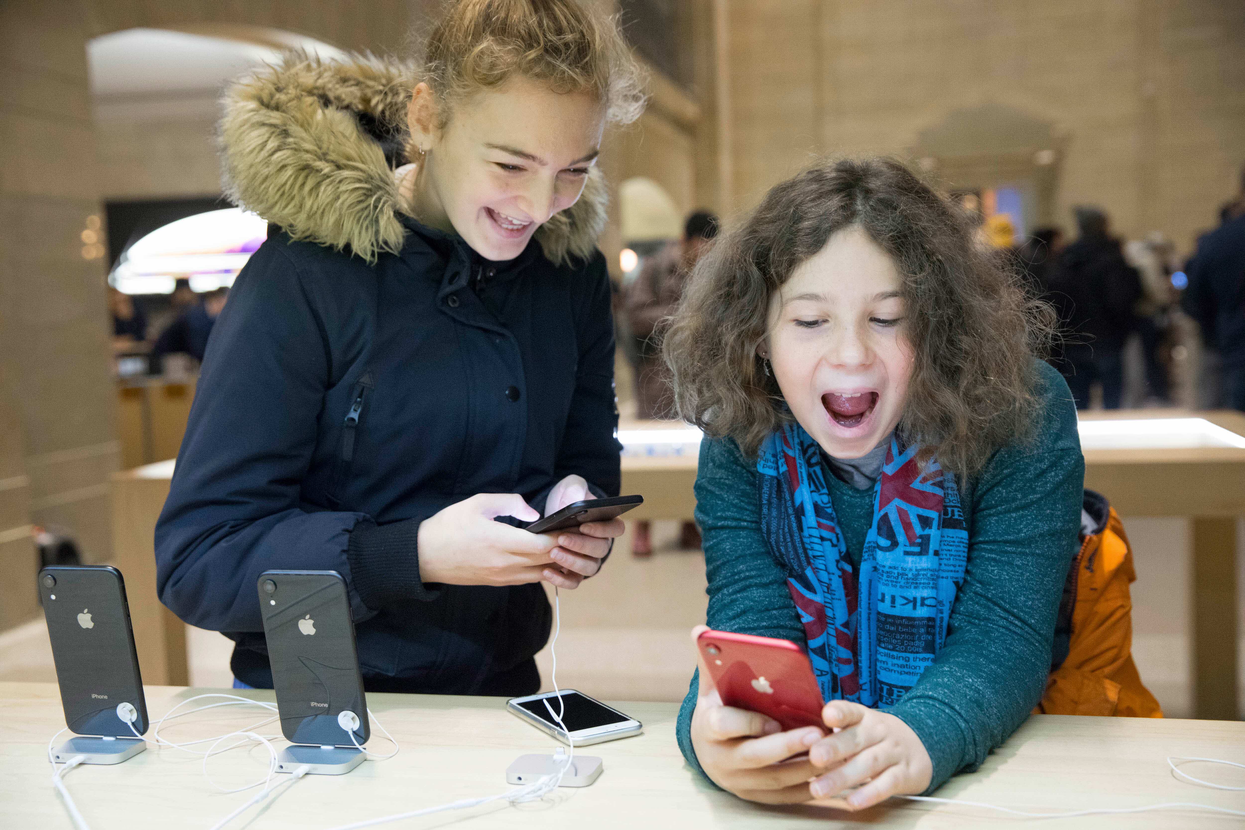 Iphone Xr Launch Grand Central Nyc Kids On Iphonexr 10262018