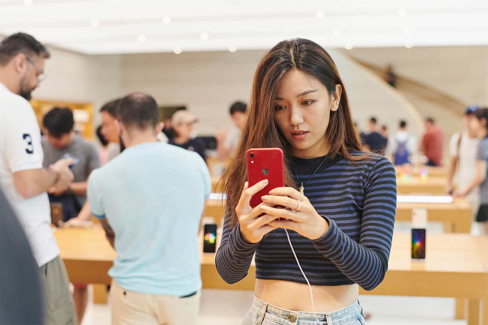 Iphonexr Launch Orchardrd Singapore Instore Red 10262018
