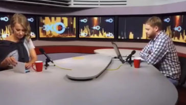 28224 43527 Samsung Influencer Hides Iphone L