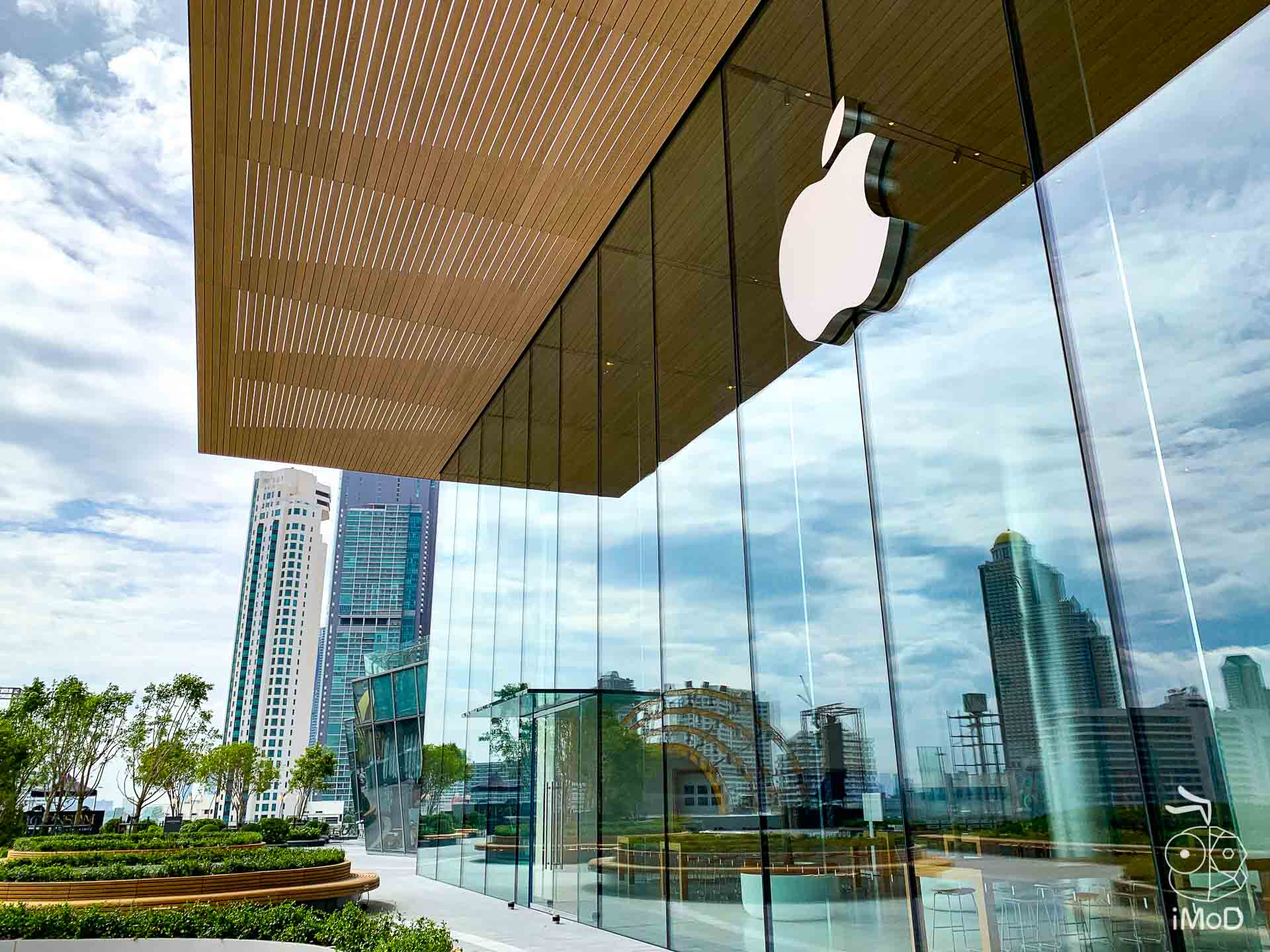 Apple Iconsiam 6968
