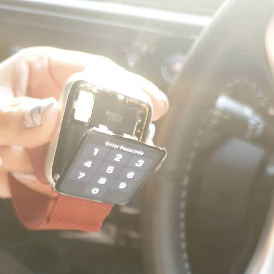 Apple Watch Series 2 Swollen Battery Thai Woment 4