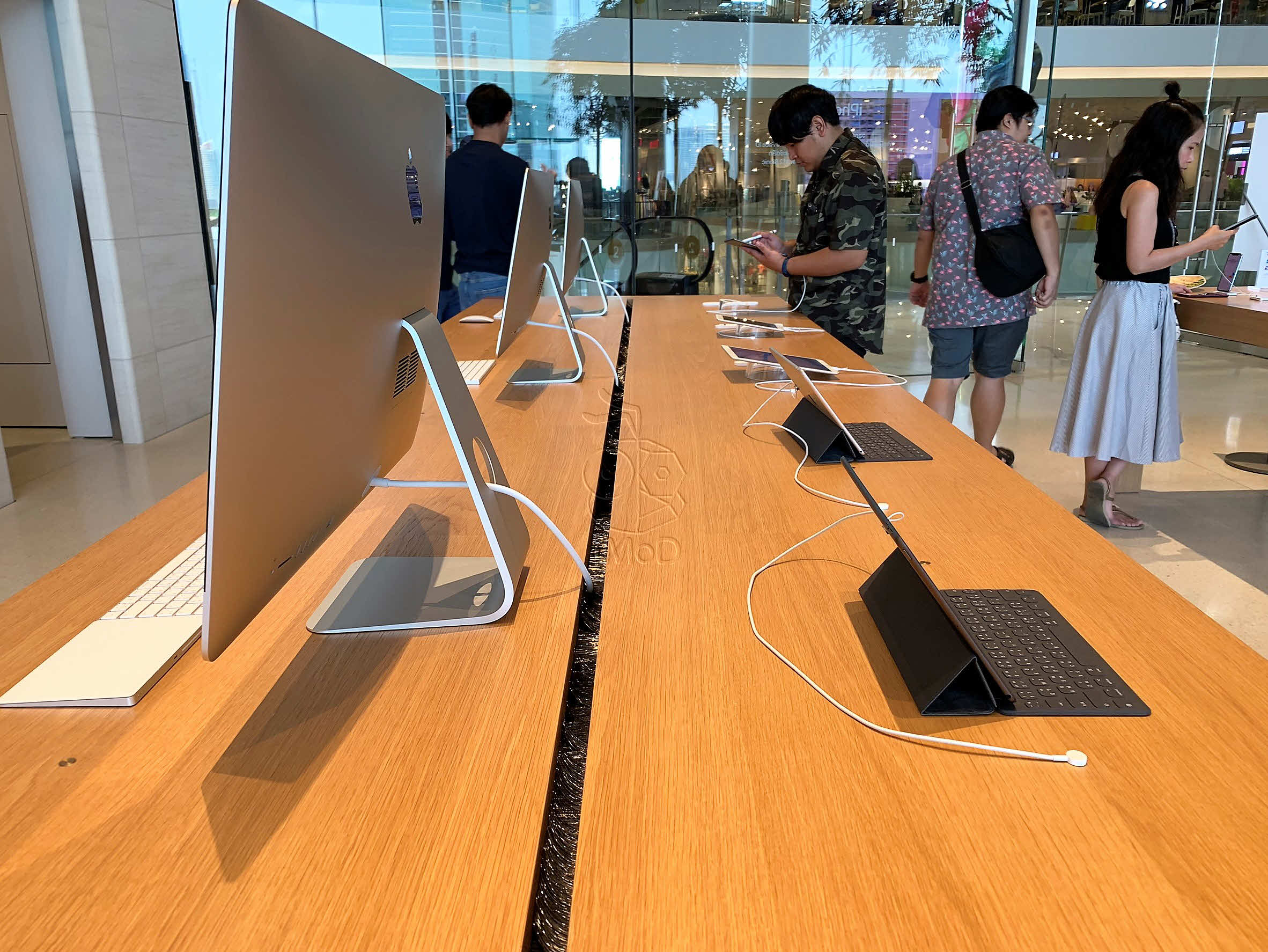 Ipad Mini Gen 5 Ipad Air Gen 3 Airpods 2 Avaliable Apple Iconsiam Img 2