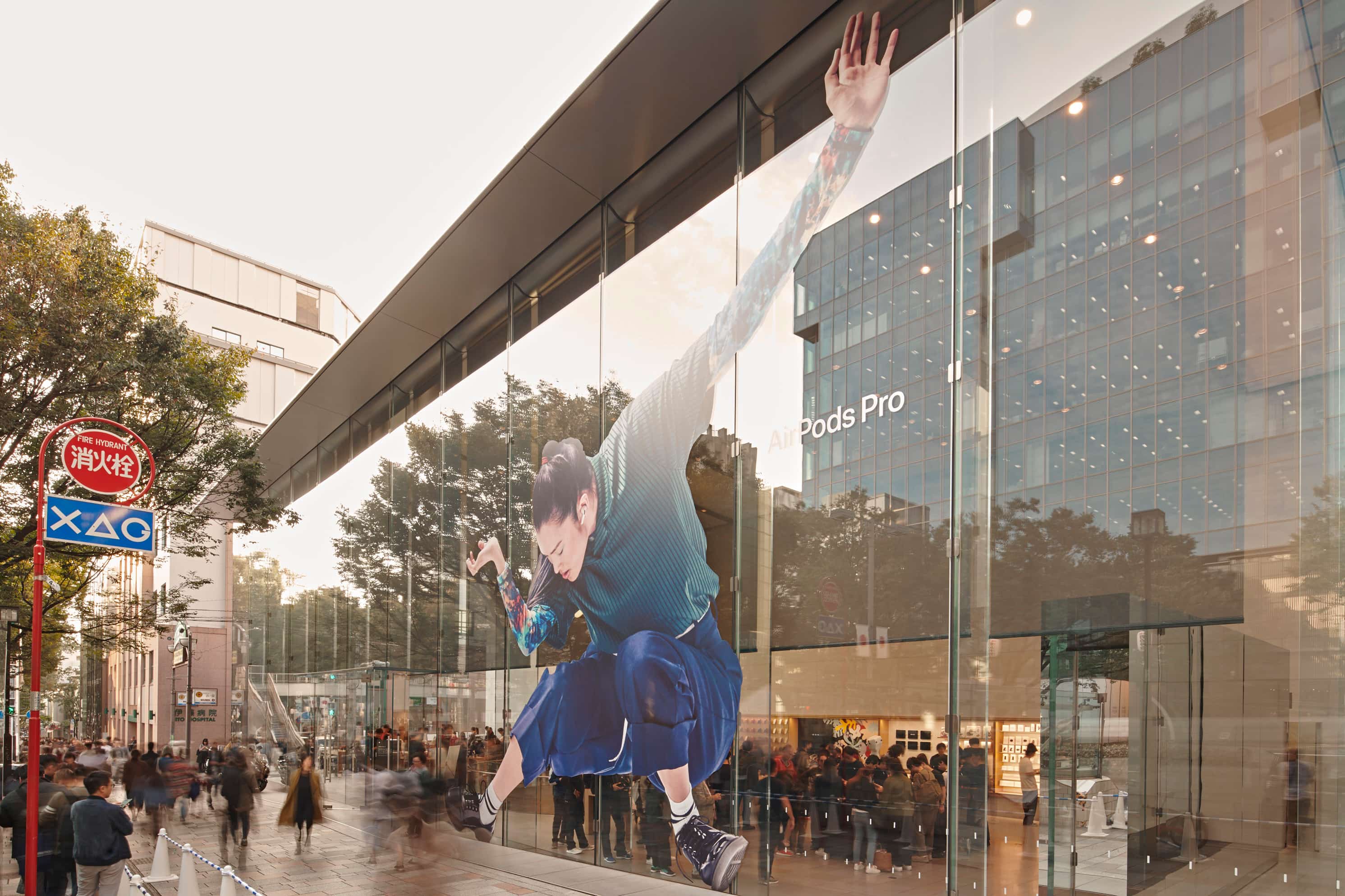 Apple Airpod Pro Launch Tokyo Window Graphic 10302019
