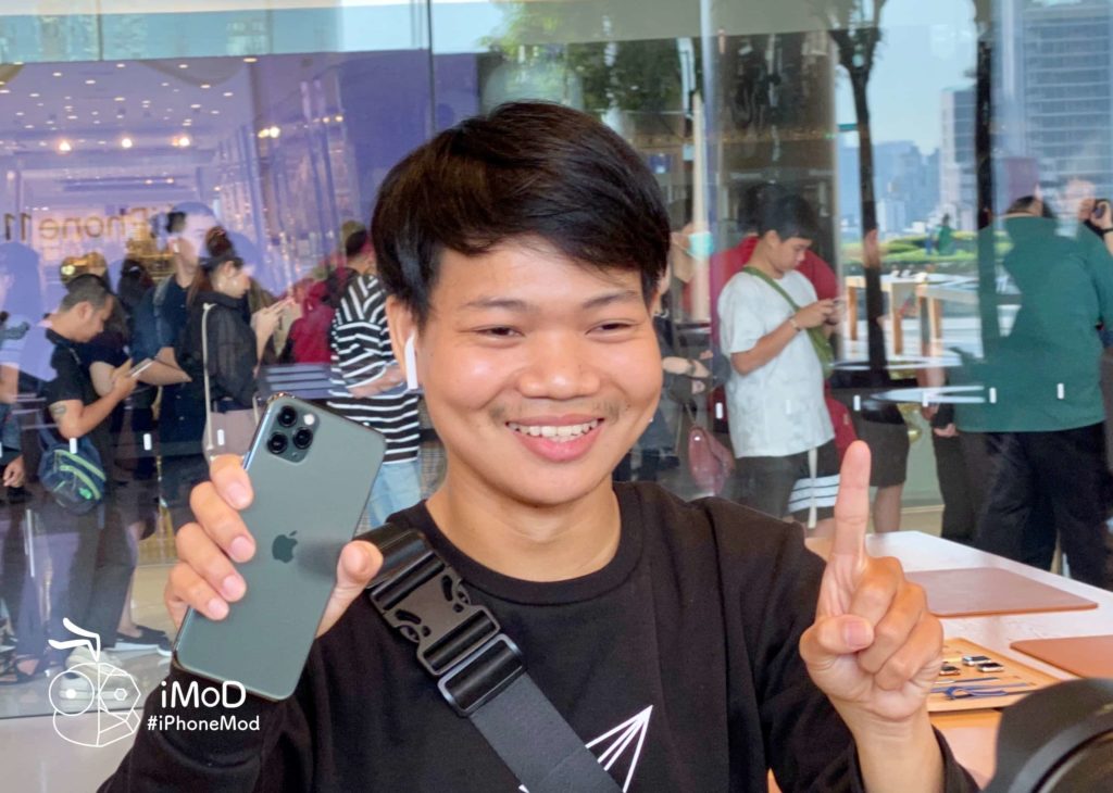 Apple Iconsiam Iphone 11 Released First Date Img 4