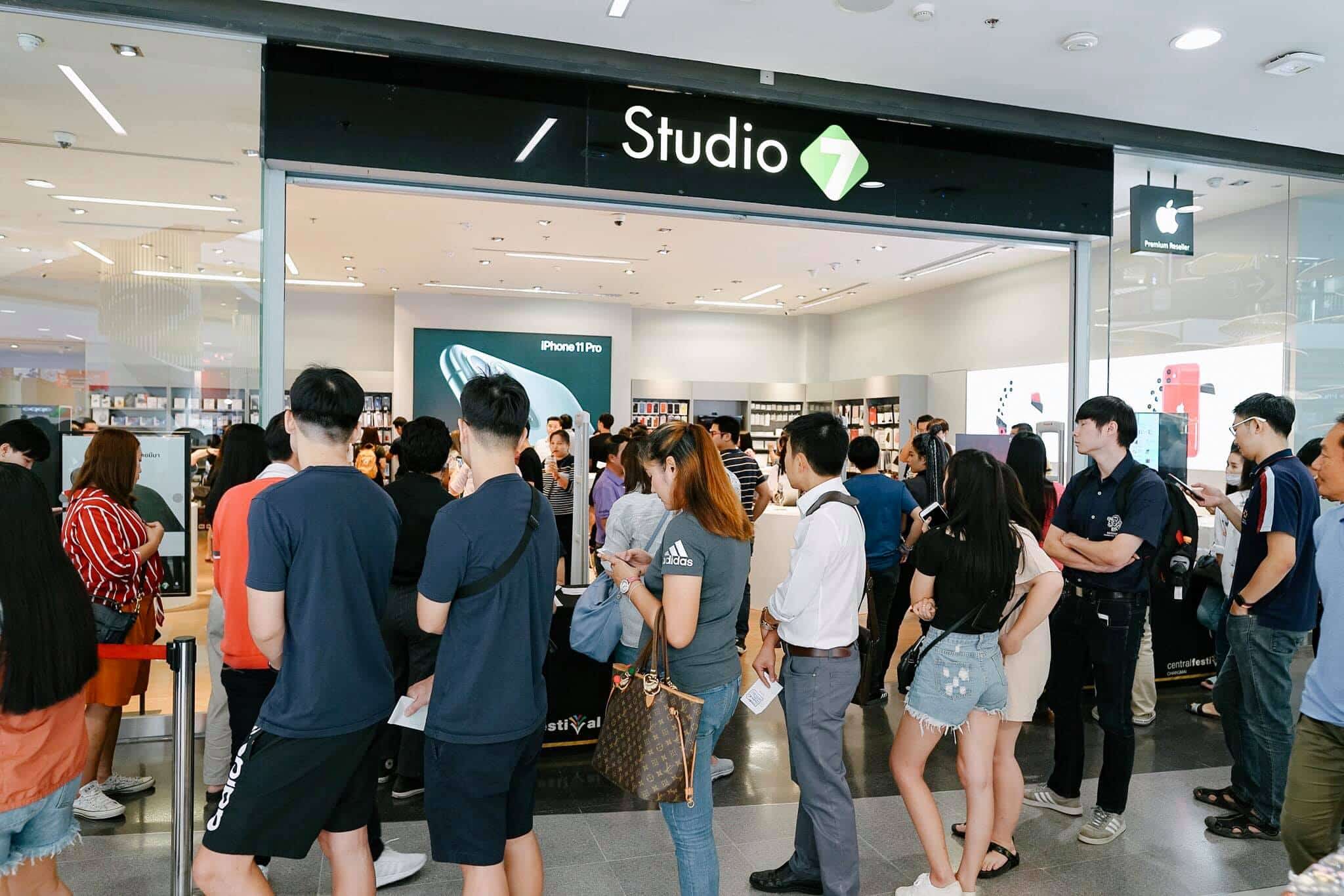 Iphone 11 First Released At Stu7cm Photo Img 2