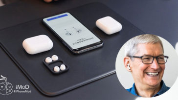 Tim Cook Airpods