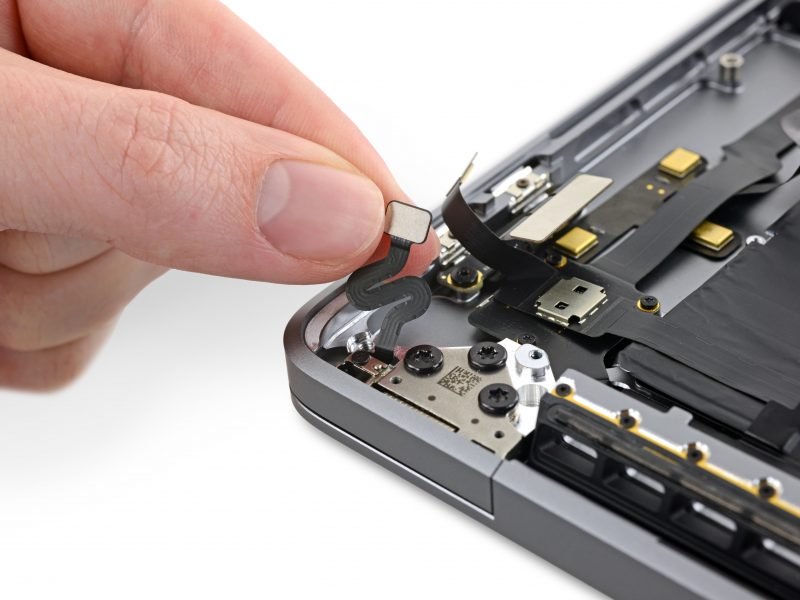 Found Lid Angle Sensor In Macbook Pro 16 Inch Img 1
