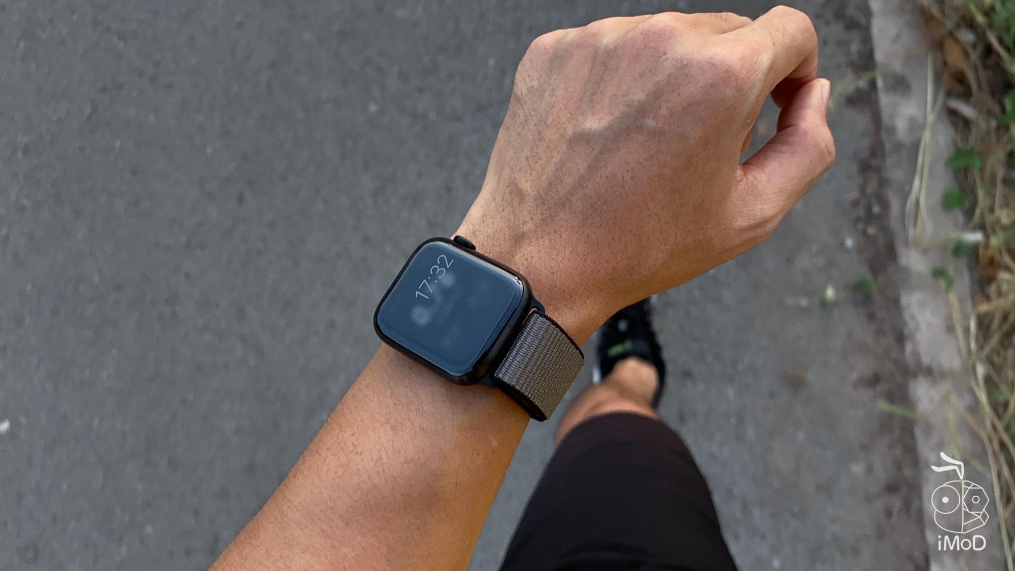 Apple Watch ควรติดฟิล์มกันรอยหน้าจอไหม? ข้อดีข้อเสียคืออะไร? มาศึกษากัน