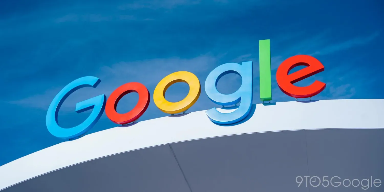 ป้ายโลโก้ Google กลางแจ้ง
